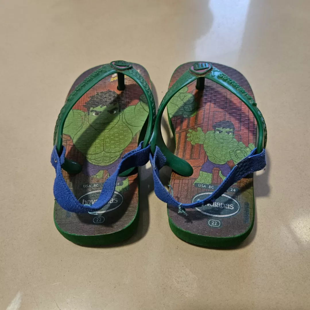 Chinelo hulk 