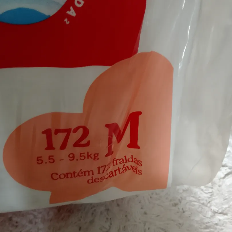 Fralda Huggies máxima proteção M com 172 un