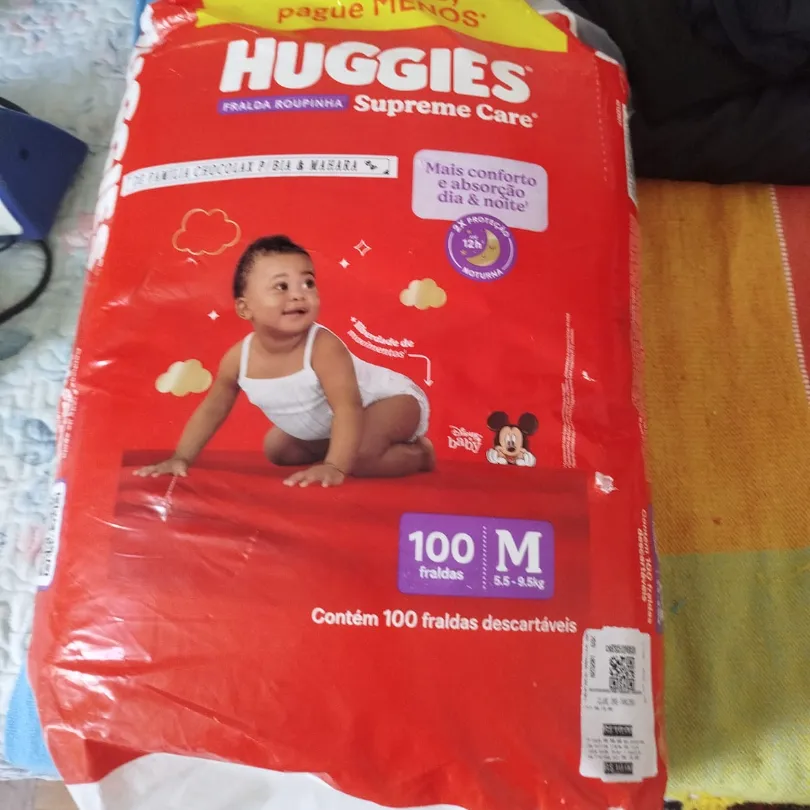Fralda M huggies supreme roupinha  100 unidades
